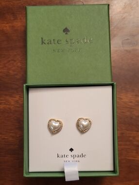 kate spade Gold Heart Pearl Stud Earrings-new in box